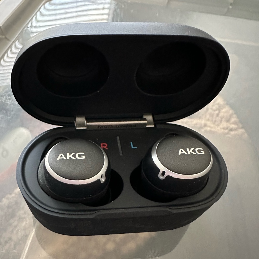 AKG Wireless earbuds. Very good condition. High quality audio.